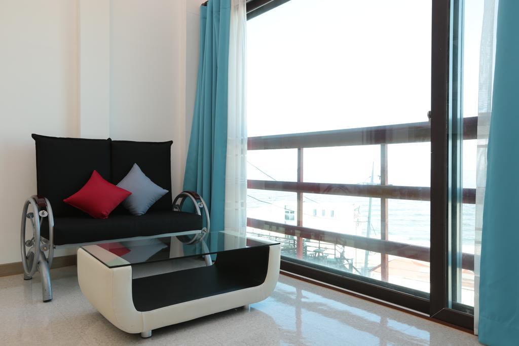 Gangneung Sea View Pension Bagian luar foto