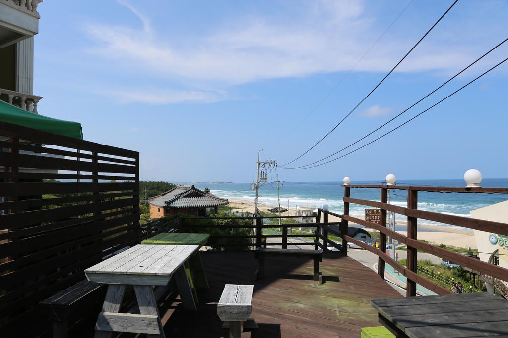 Gangneung Sea View Pension Bagian luar foto